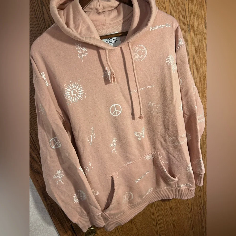 Hollister x Charlie D’Amelio Hooded Sweatshirt - Picture 2 of 4